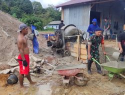 Bersama Warga Babinsa Limbongan Bergotong Royong Bangun Pondasi