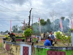 Babinsa Lenggang Laksanakan Giat Jumat Bersih