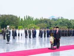 Panglima TNI Hadiri Upacara Peringatan Hari Pahlawan dan Tabur Bunga di TMPNU Kalibata