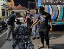 AS Keposang Diduga Pemilik Timah Balok Yang Diangkut Menggunakan Bus