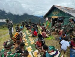 Satgas Yonif 715/Mtl Laksanakan Gotong Royong dan Makan Bersama Masyarakat