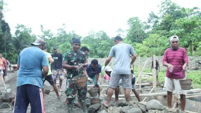 Kekompakan TNI dan Masyarakat Dalam Pembangunan Talud Pada Hari Ke-5 TMMD Kodim 1510/Sula