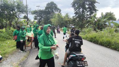 Koramil 1710-07/Mapurujaya Kembali Bagikan Takjil Buka Puasa Ramadhan Untuk Pengguna Jalan