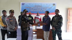 Wadansatgas Yonif 112/DJ Hadiri Kegiatan Penyaluran Bansos Sembako dan PKH THP 1 di Kabupaten Puncak Jaya