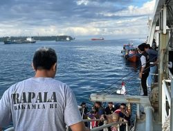 Bakamla RI Bersama Rapala Bengkulu Laksanakan Perbantuan Transportasi Warga ke Pulau Enggano