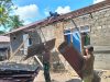 Satgas TMMD Mulai Renovasi Rumah Tidak Layak Huni di Desa Lako Akelamo Milik Bapak Andri Yamin